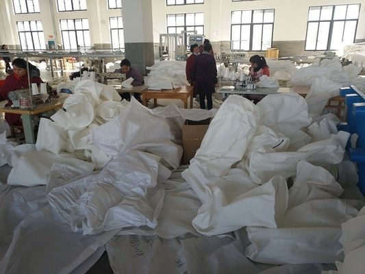 กระเป๋ากรองเหลวพอลิเอสเตอร์สีขาวแบบจําเพาะสําหรับการบําบัดน้ํา